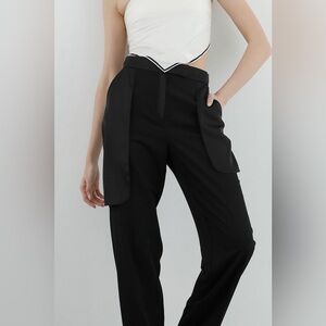 GIZIA: BLACK PANTS WITH SIDE POCKET DETAIL (UNWORN)